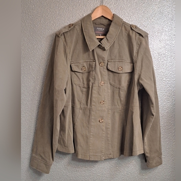 NWT Torrid Feel The Fit Button Down Jacket    Size  2 - Picture 1 of 6